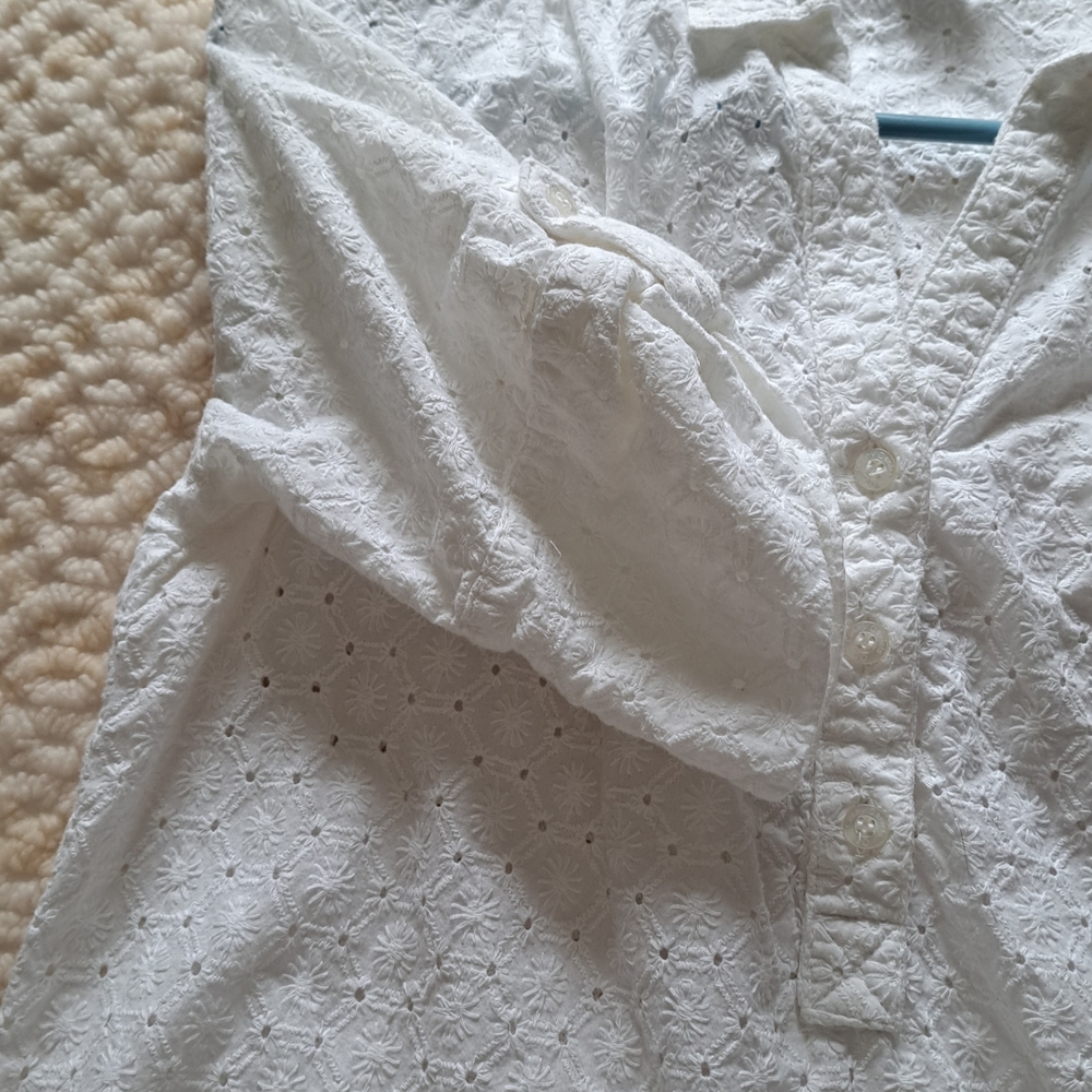 White Eyelet Button-Front Collared Shirt - Picture 3 of 6